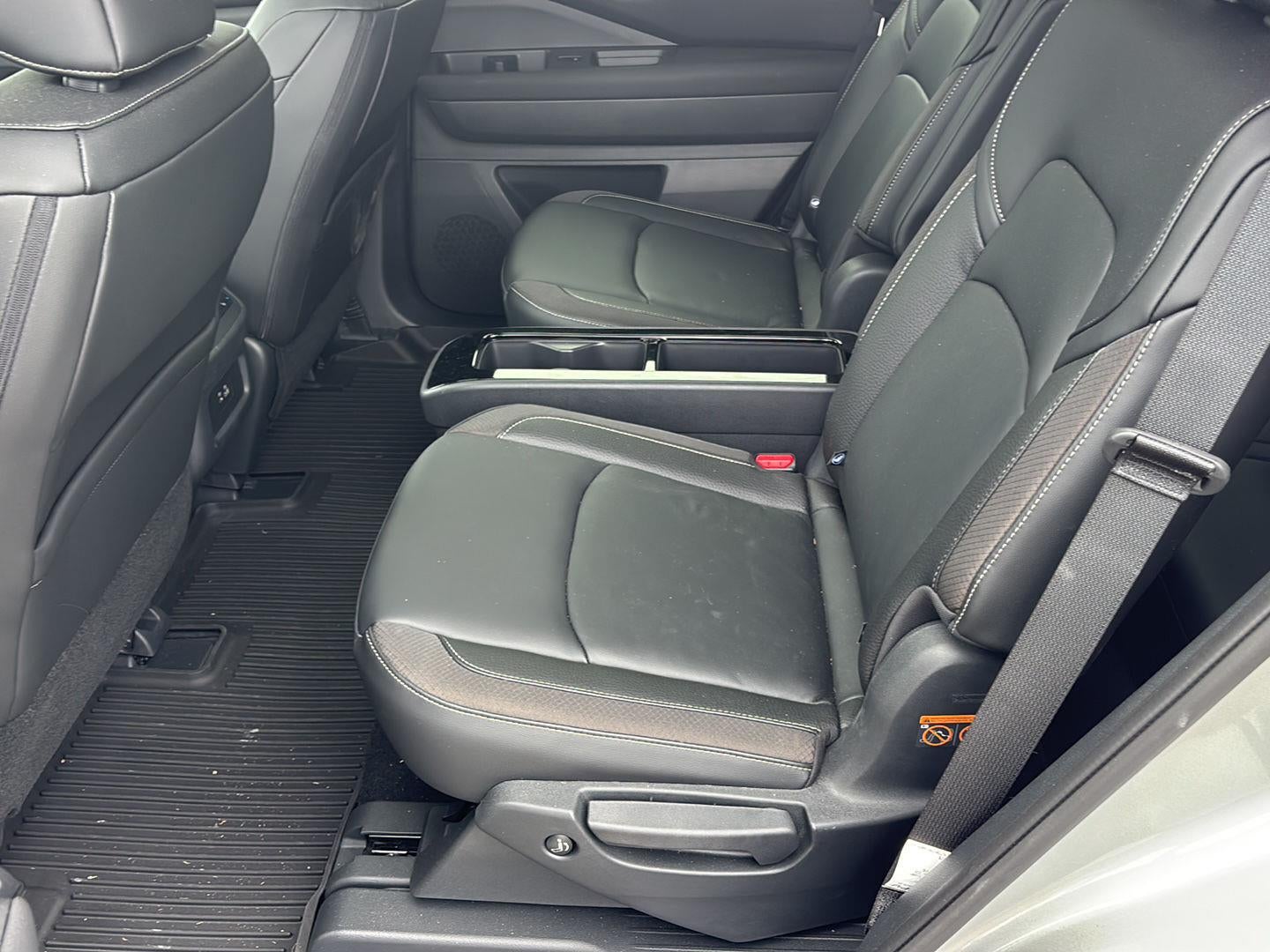 2025 Nissan Pathfinder SL FWD