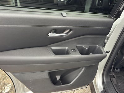 2025 Nissan Pathfinder SL FWD