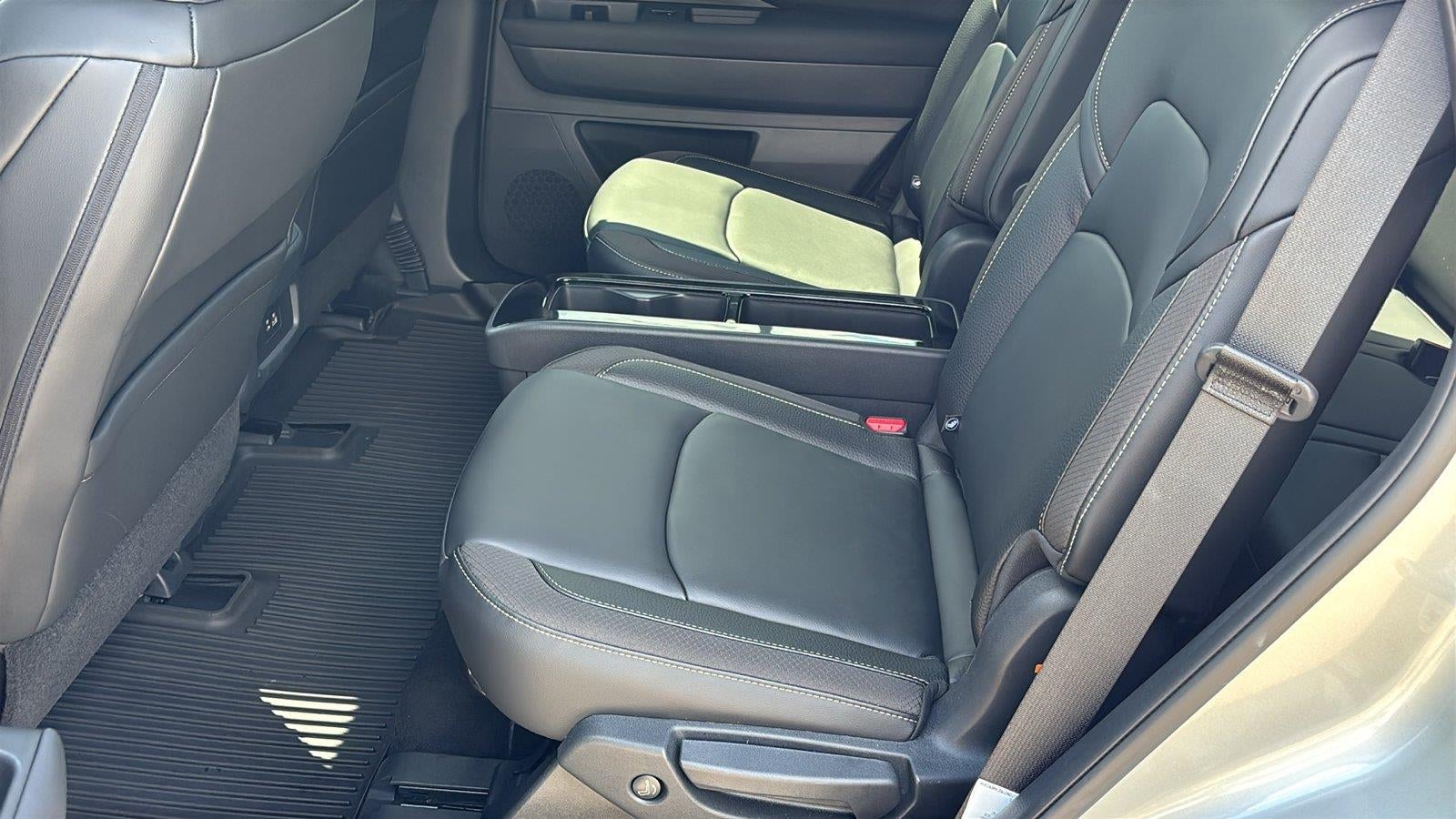 2025 Nissan Pathfinder SL FWD