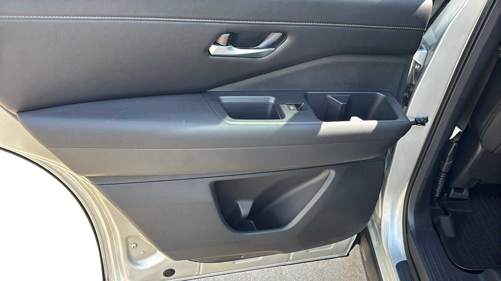 2025 Nissan Pathfinder SL FWD