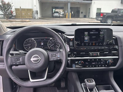 2025 Nissan Pathfinder SL FWD