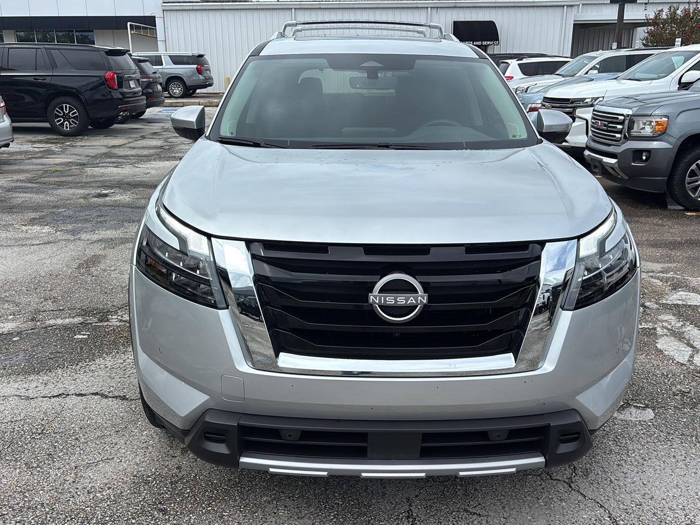 2025 Nissan Pathfinder SL FWD
