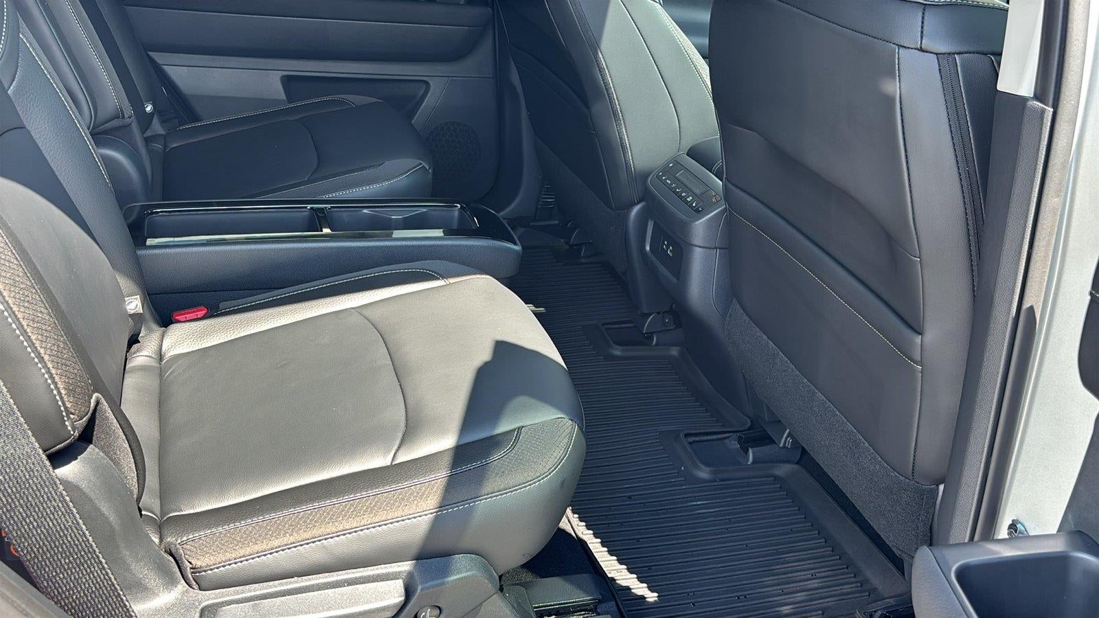 2025 Nissan Pathfinder SL FWD