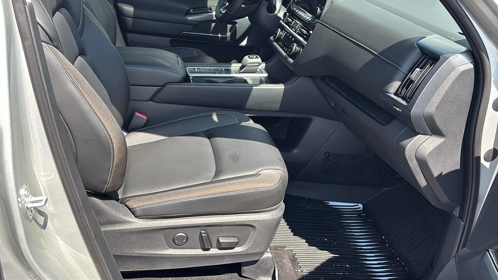 2025 Nissan Pathfinder SL FWD