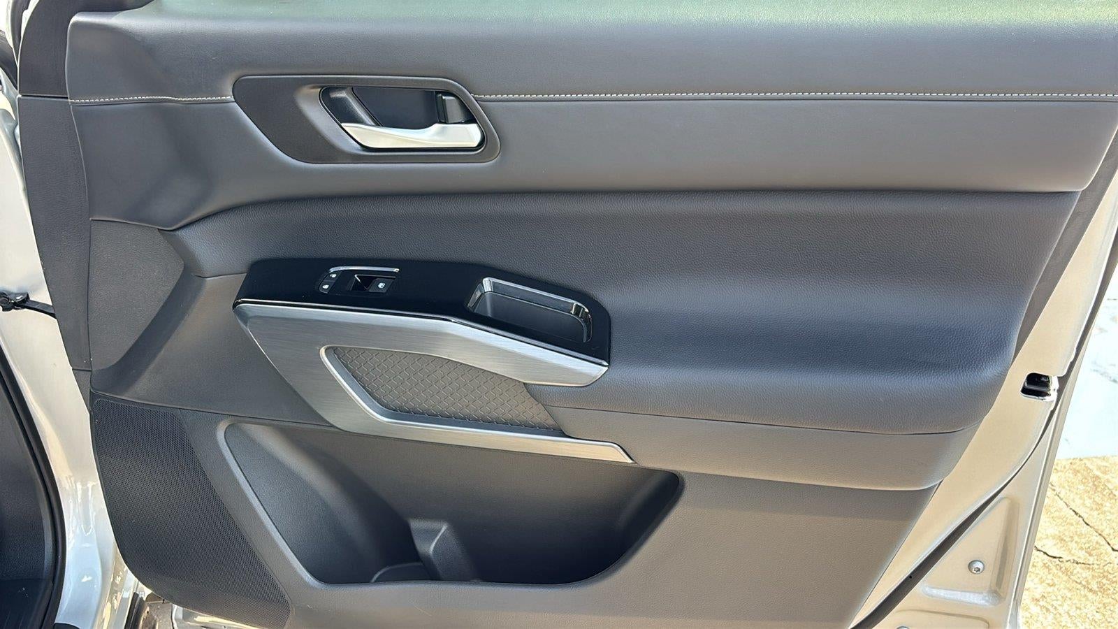 2025 Nissan Pathfinder SL FWD