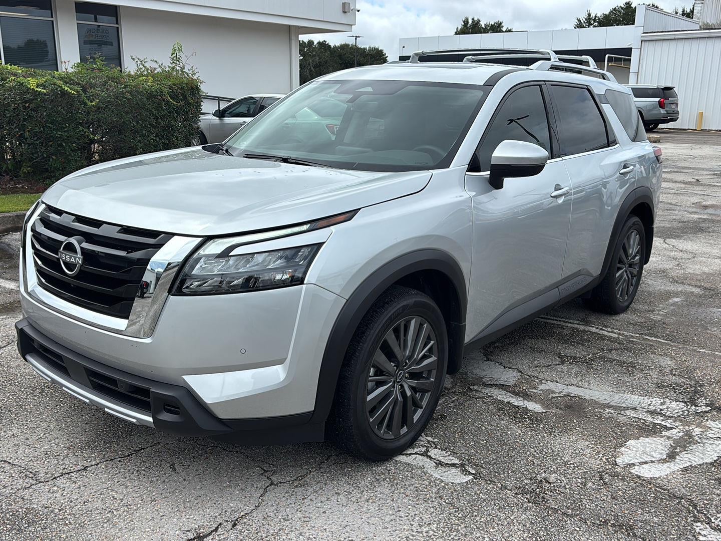 2025 Nissan Pathfinder SL FWD