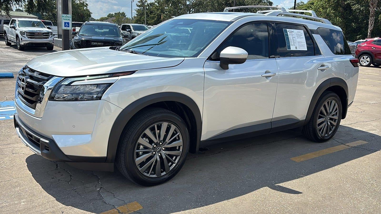 2025 Nissan Pathfinder SL FWD
