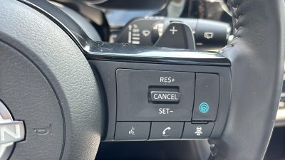 2025 Nissan Pathfinder SL FWD