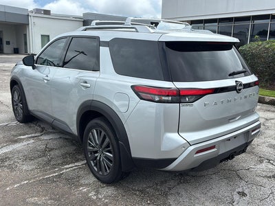 2025 Nissan Pathfinder SL FWD
