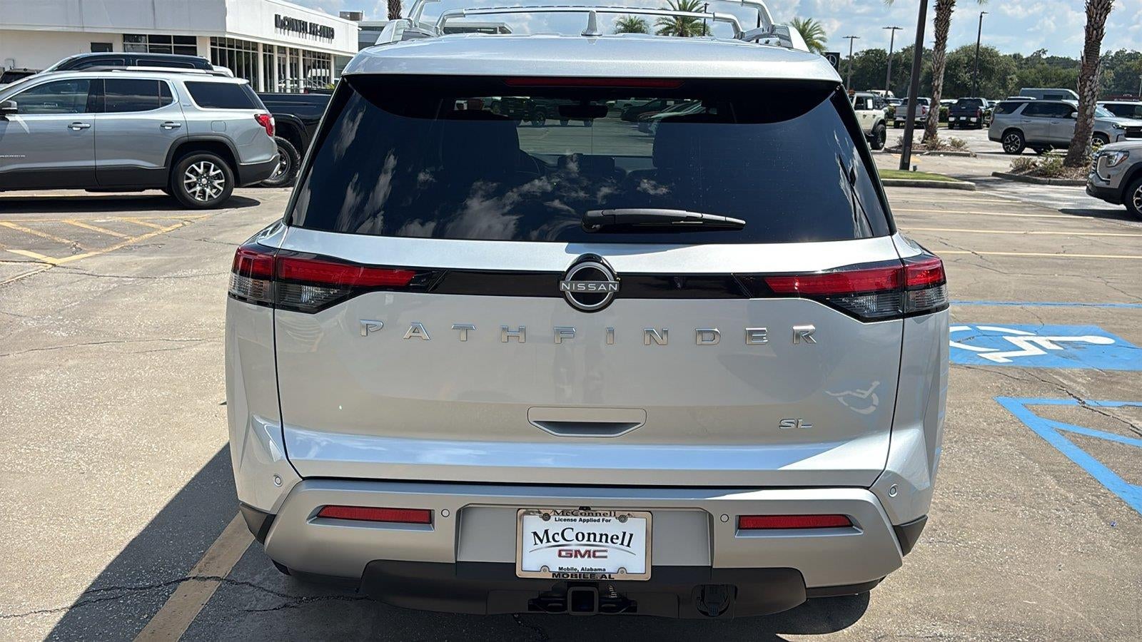 2025 Nissan Pathfinder SL FWD