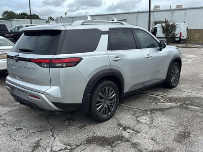 2025 Nissan Pathfinder SL FWD