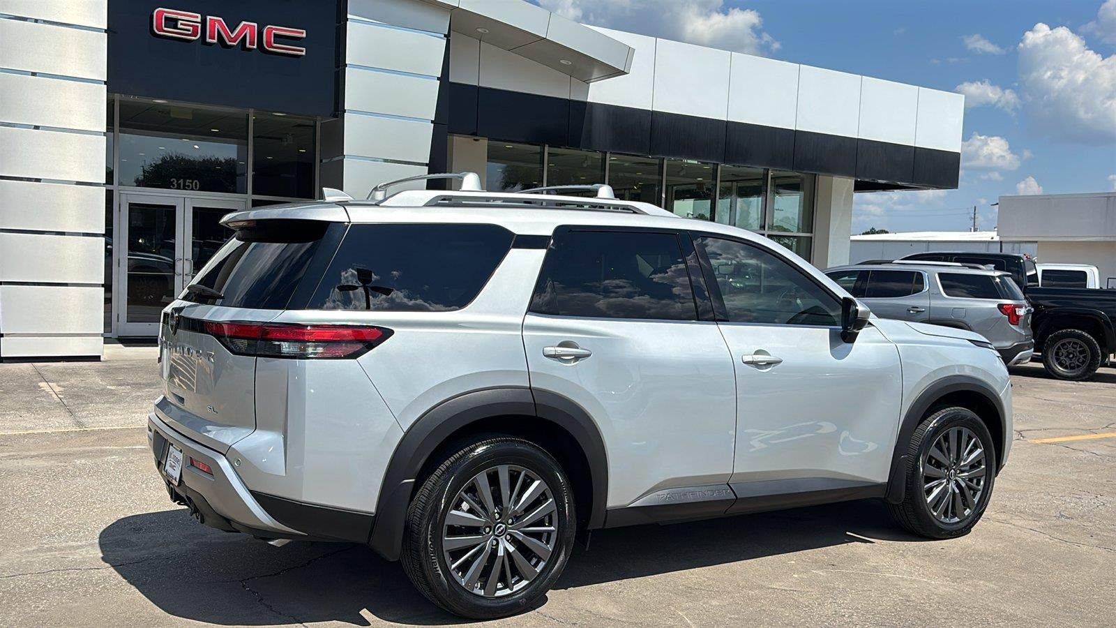 2025 Nissan Pathfinder SL FWD