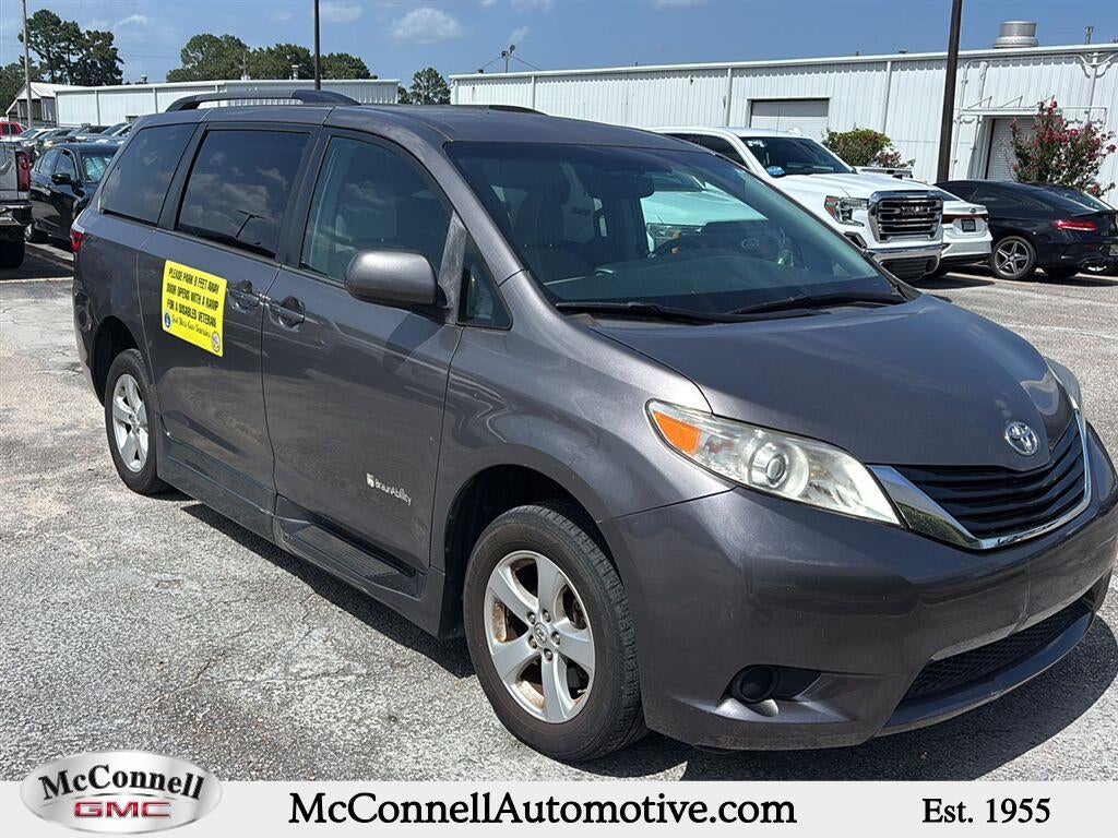 2016 Toyota Sienna LE AAS