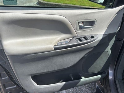 2016 Toyota Sienna LE AAS