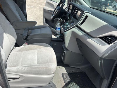 2016 Toyota Sienna LE AAS