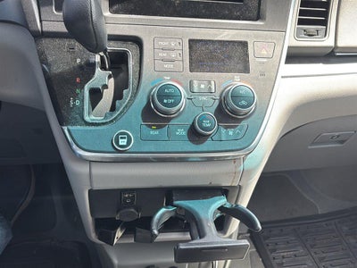 2016 Toyota Sienna LE AAS