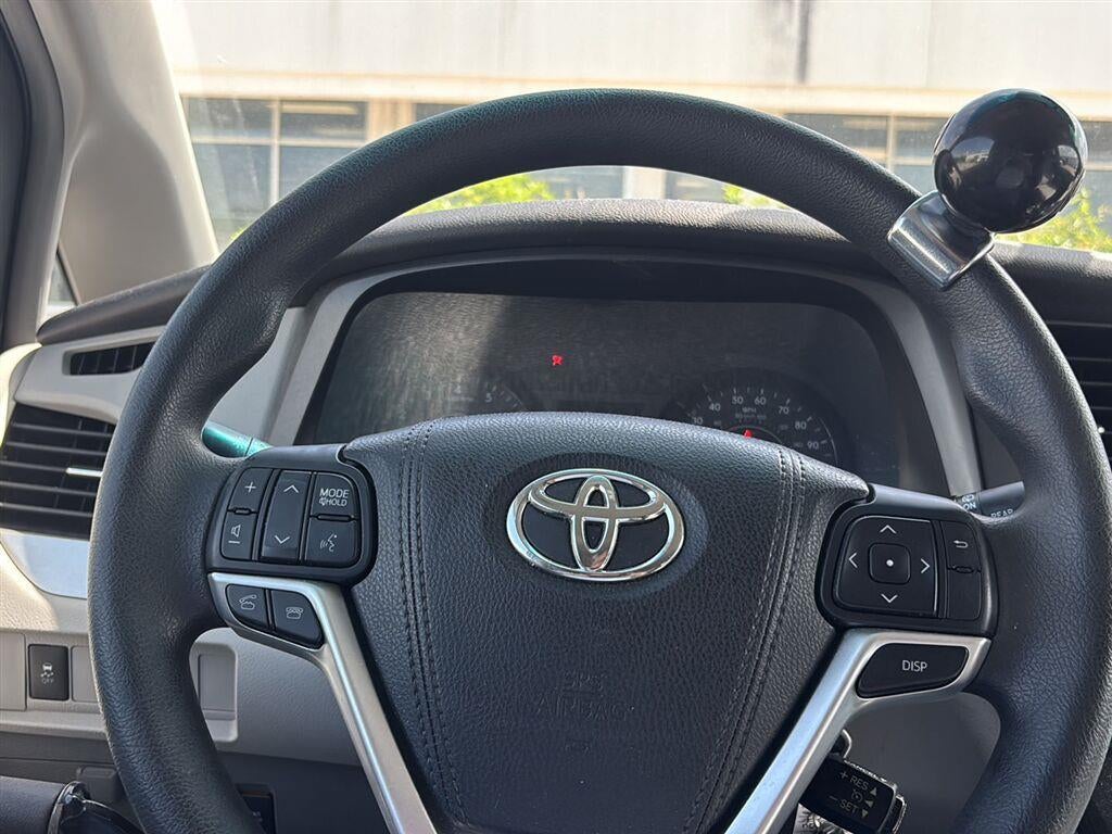 2016 Toyota Sienna LE AAS