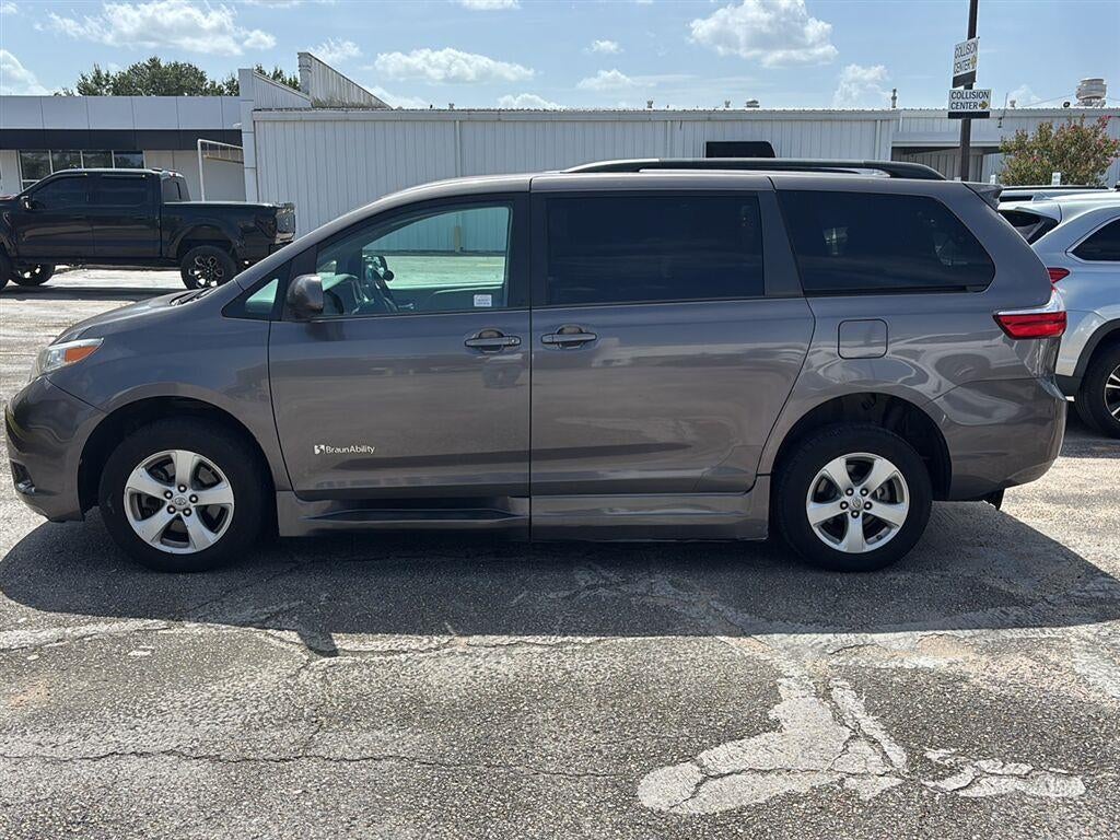 2016 Toyota Sienna LE AAS