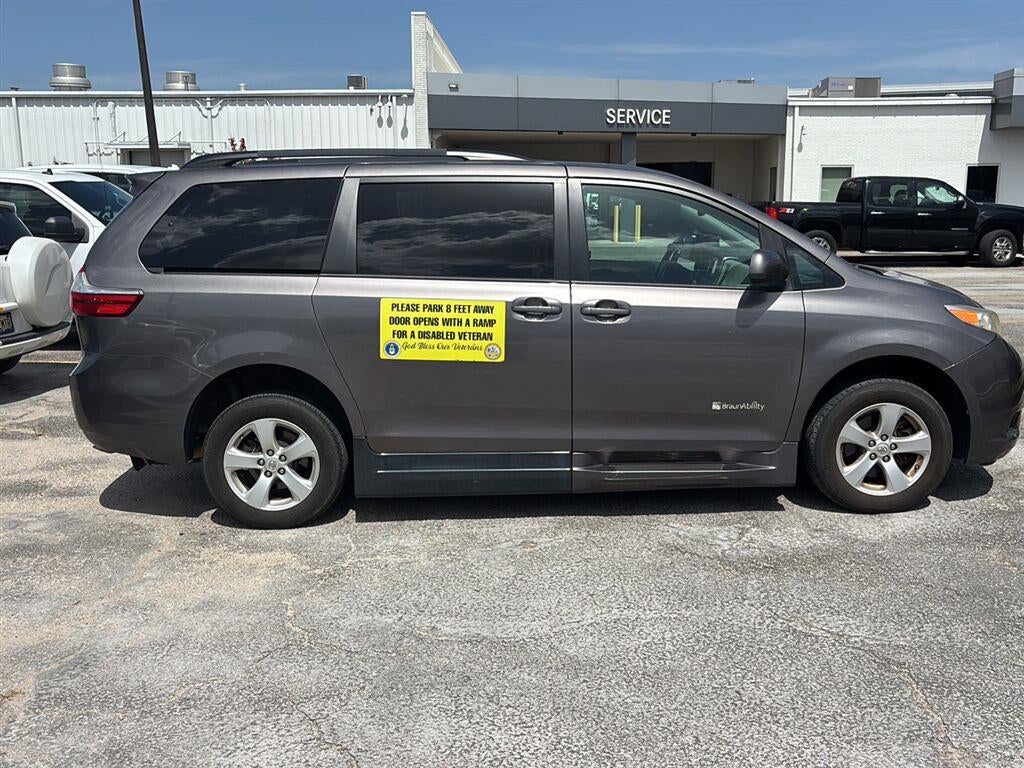 2016 Toyota Sienna LE AAS