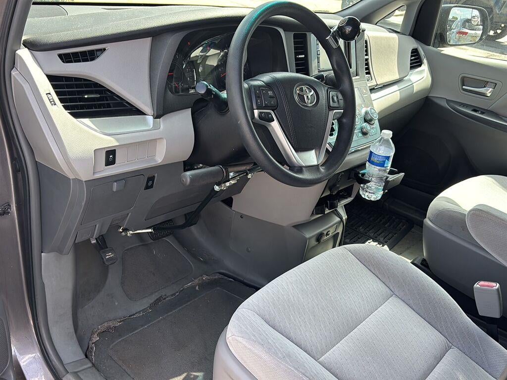 2016 Toyota Sienna LE AAS