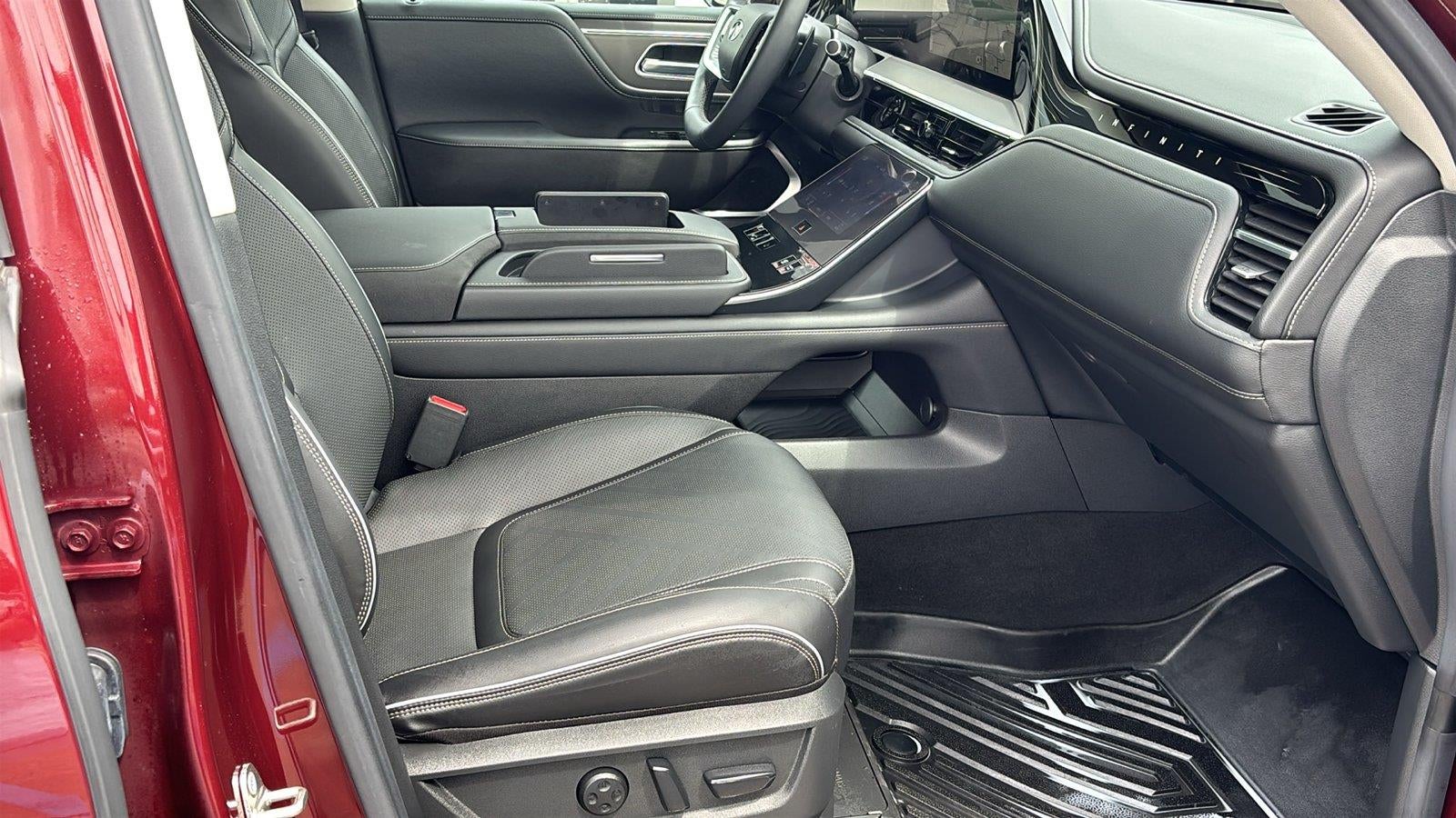 2025 INFINITI QX80 LUXE