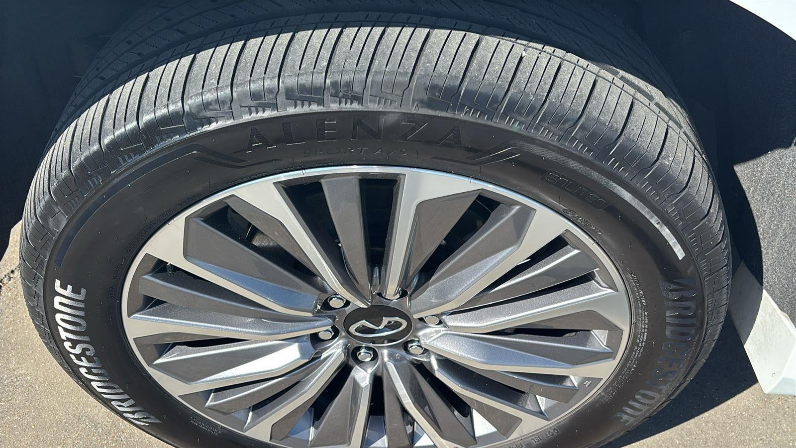 2025 INFINITI QX80 LUXE