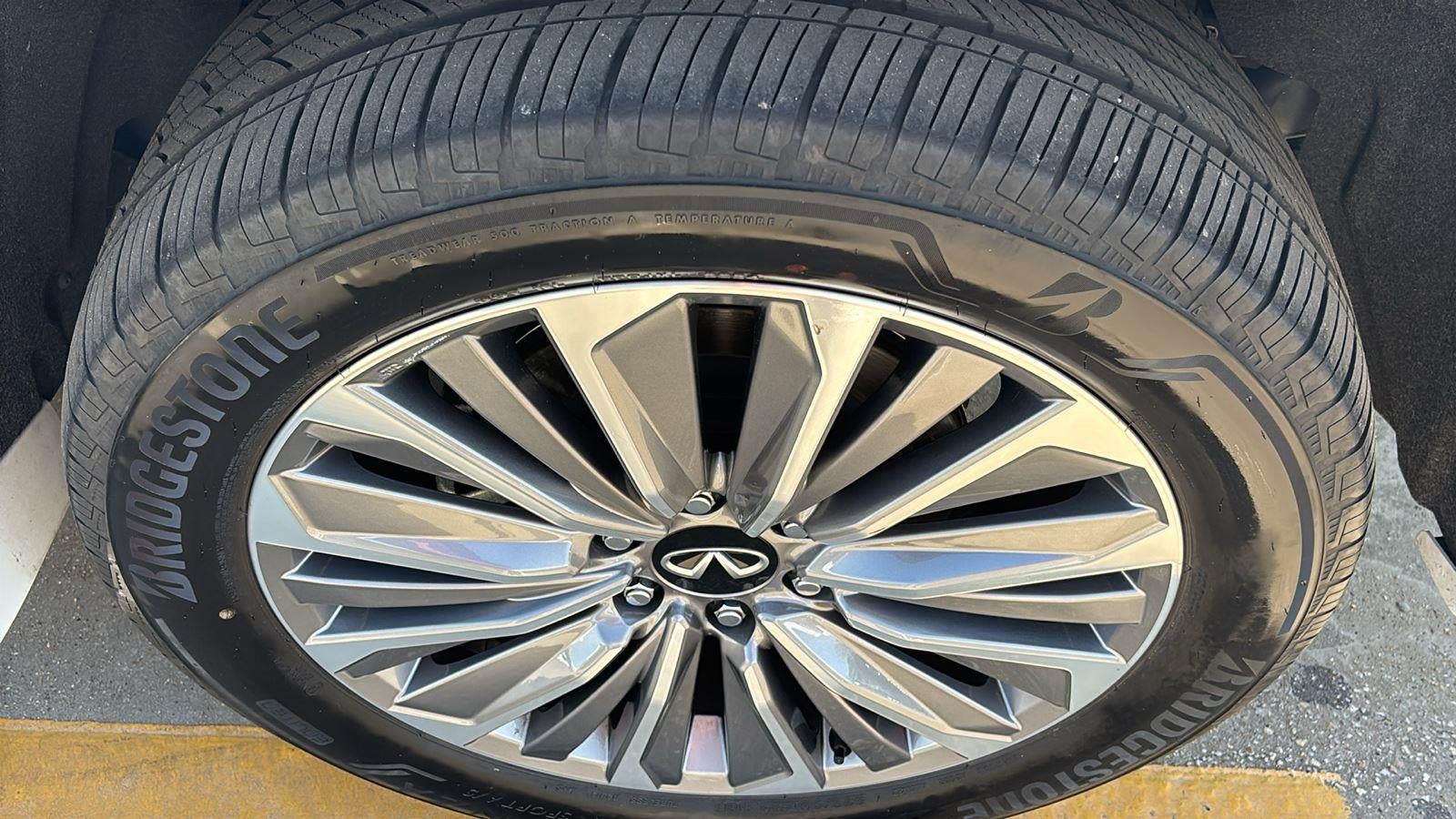 2025 INFINITI QX80 LUXE