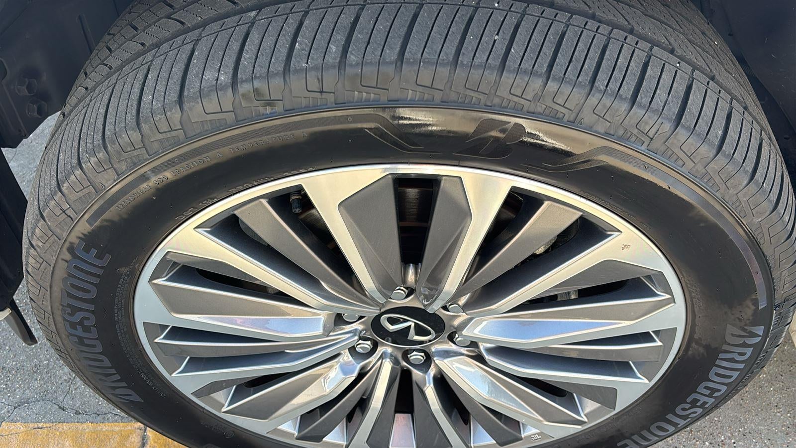 2025 INFINITI QX80 LUXE