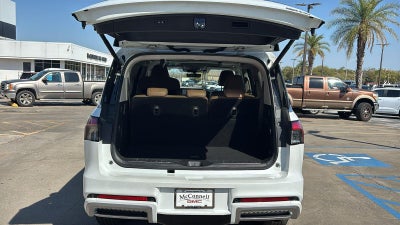 2025 INFINITI QX80 LUXE