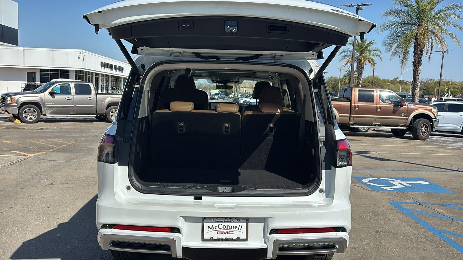 2025 INFINITI QX80 LUXE