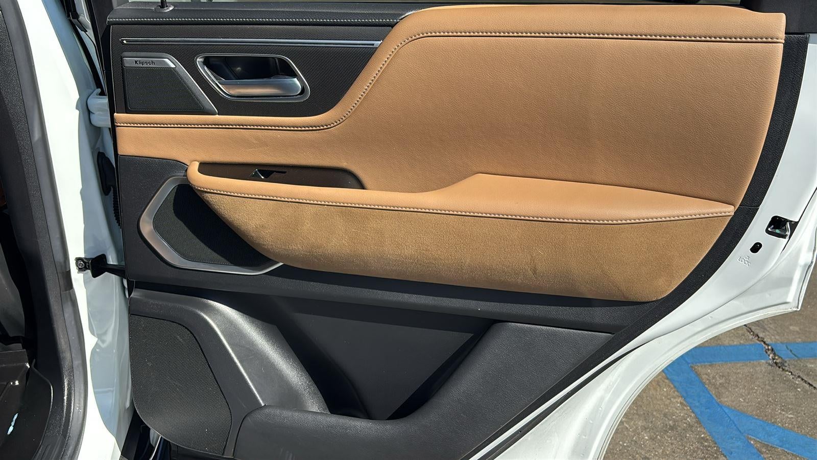 2025 INFINITI QX80 LUXE