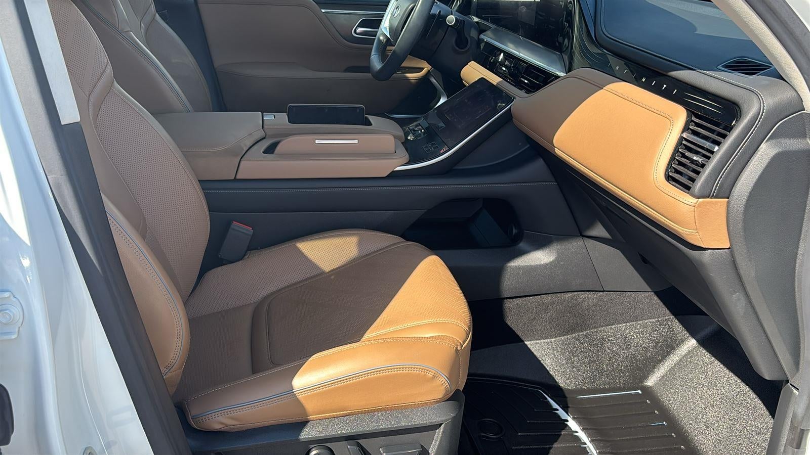 2025 INFINITI QX80 LUXE