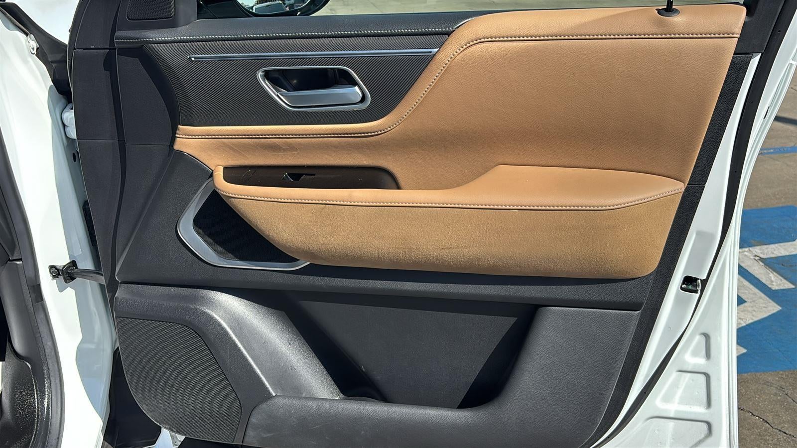 2025 INFINITI QX80 LUXE