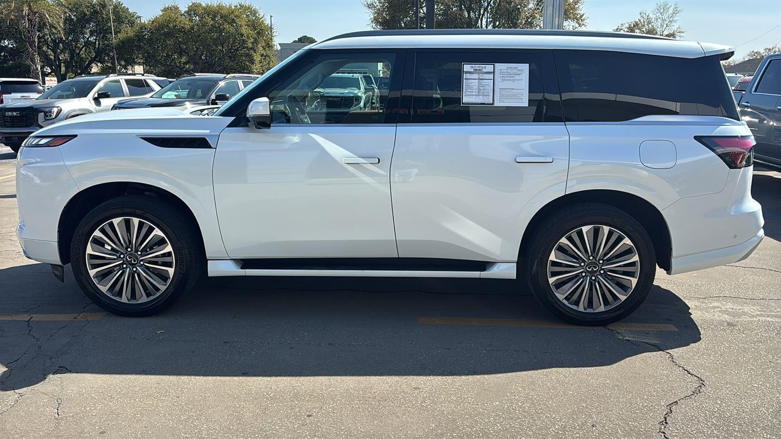 2025 INFINITI QX80 LUXE