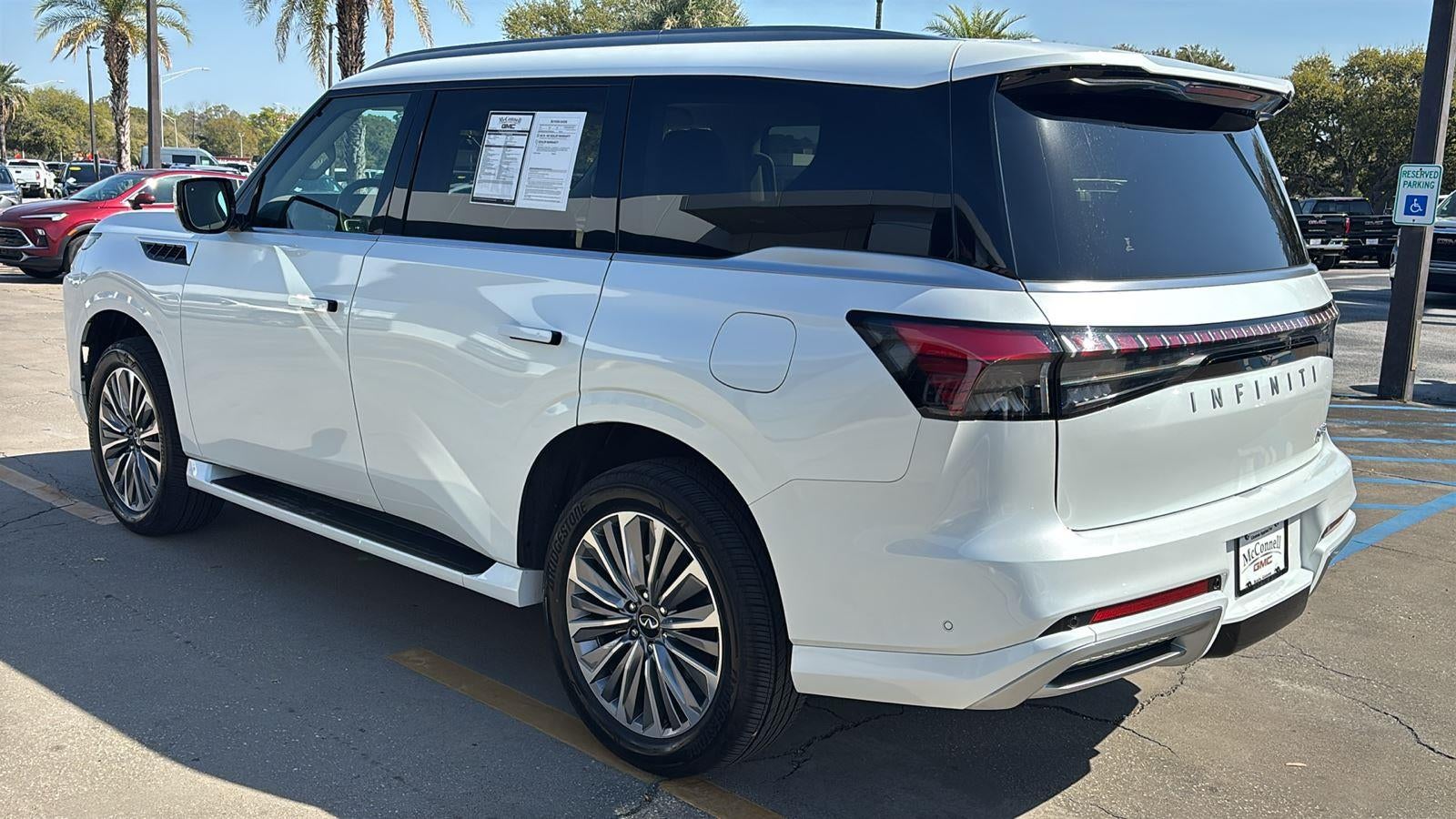 2025 INFINITI QX80 LUXE