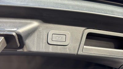 2025 Land Rover Range Rover Velar Dynamic SE