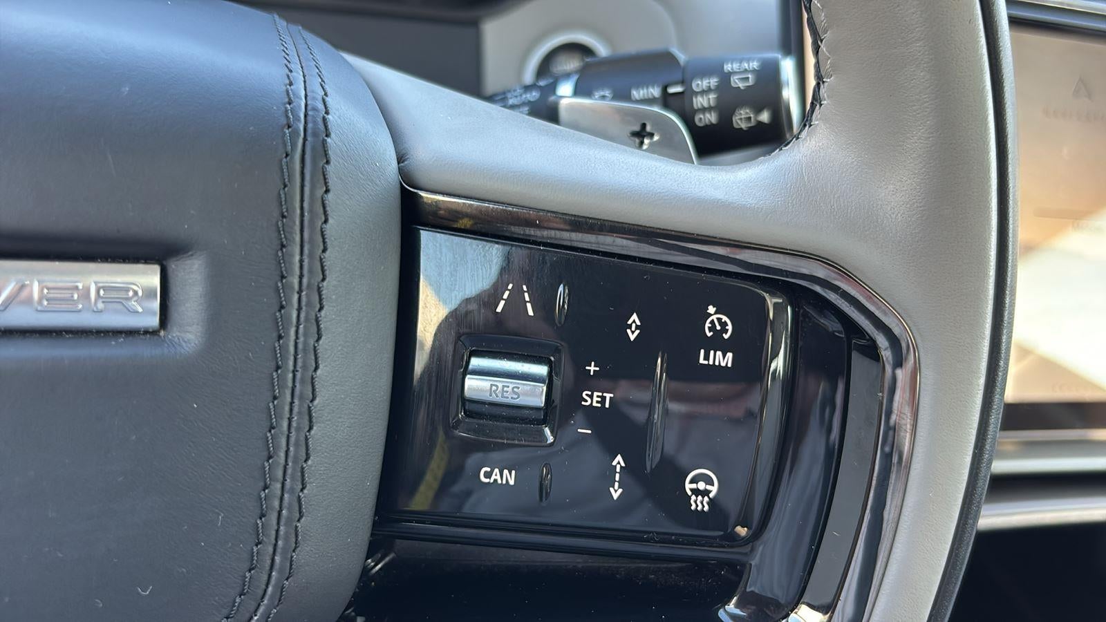 2025 Land Rover Range Rover Velar Dynamic SE