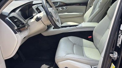 2017 Volvo XC90 T6 Momentum
