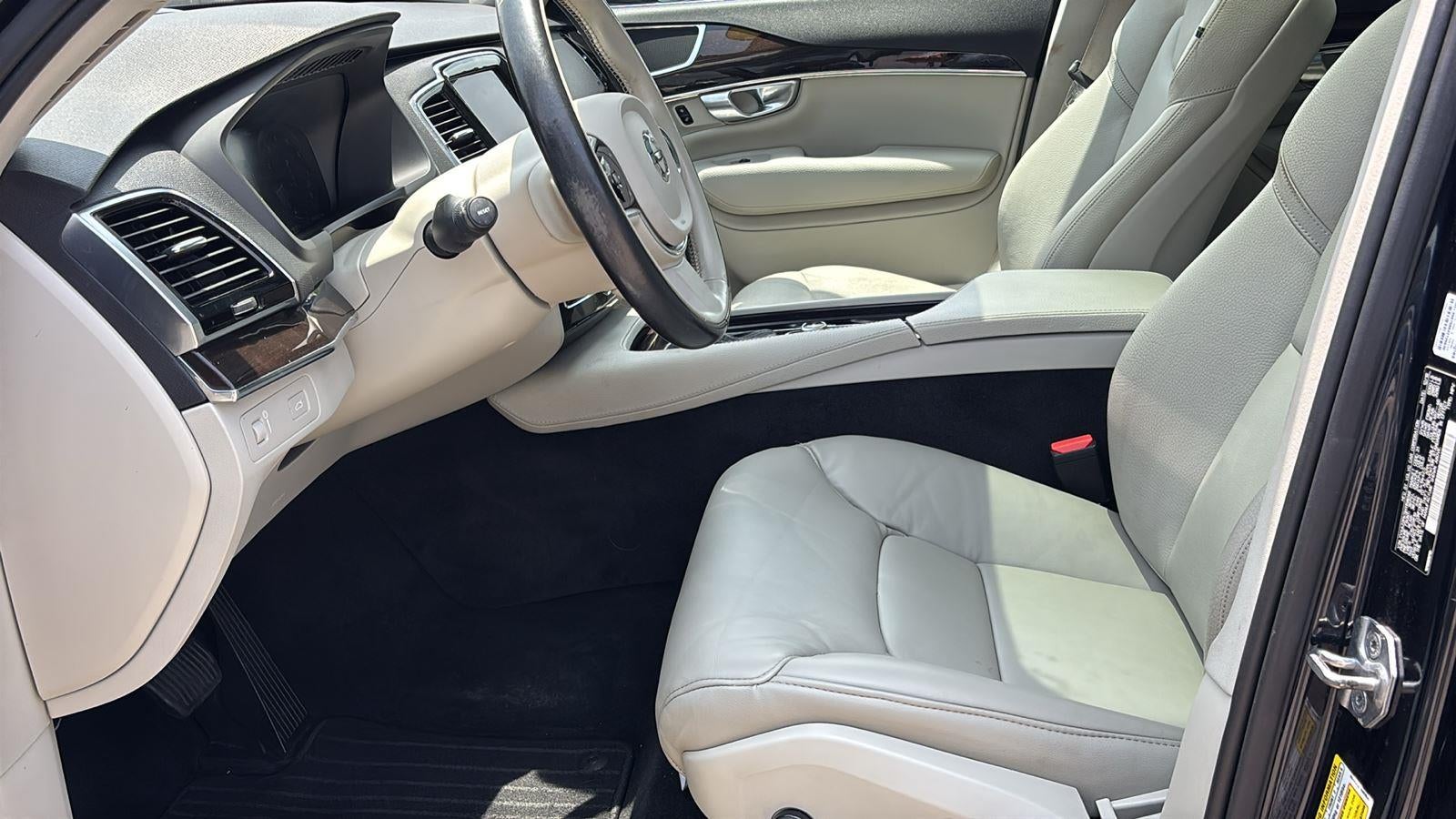 2017 Volvo XC90 T6 Momentum