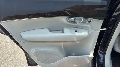 2017 Volvo XC90 T6 Momentum
