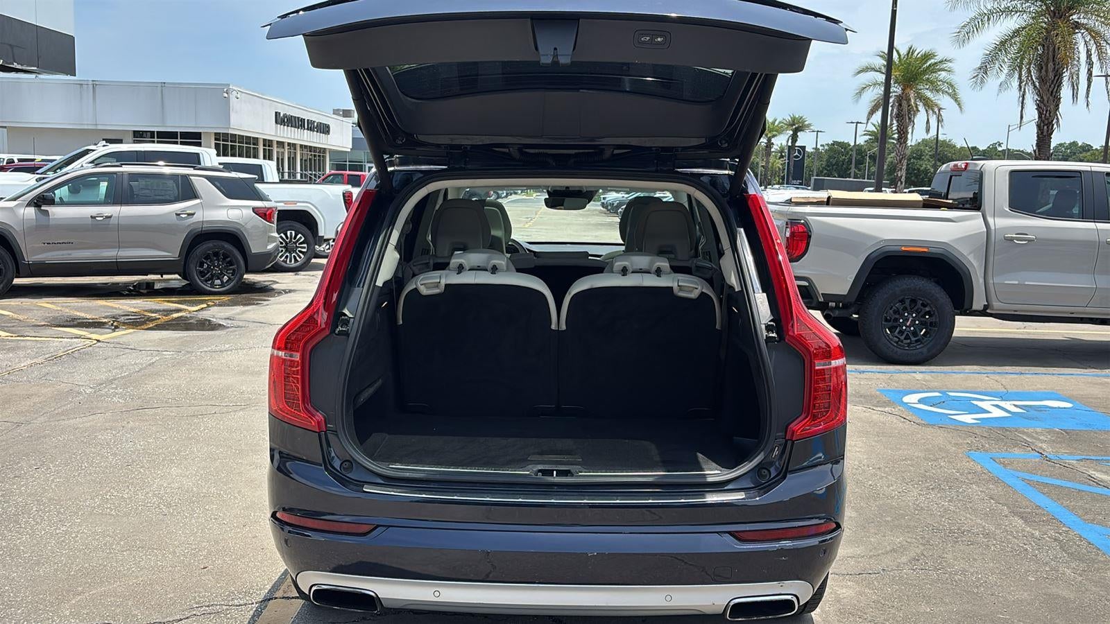 2017 Volvo XC90 T6 Momentum