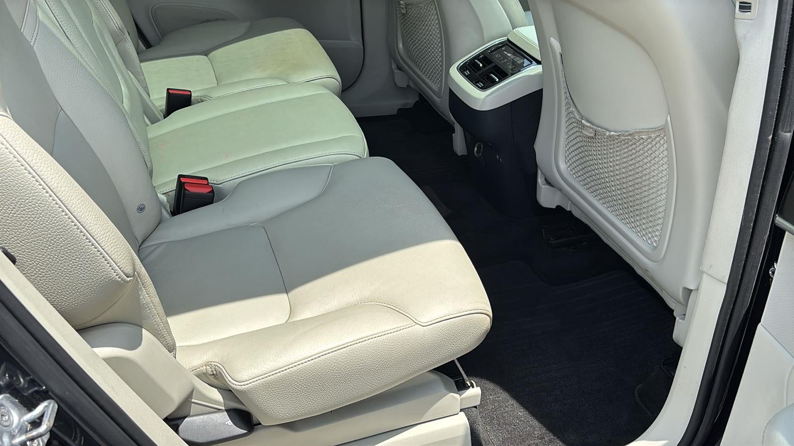 2017 Volvo XC90 T6 Momentum