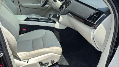 2017 Volvo XC90 T6 Momentum