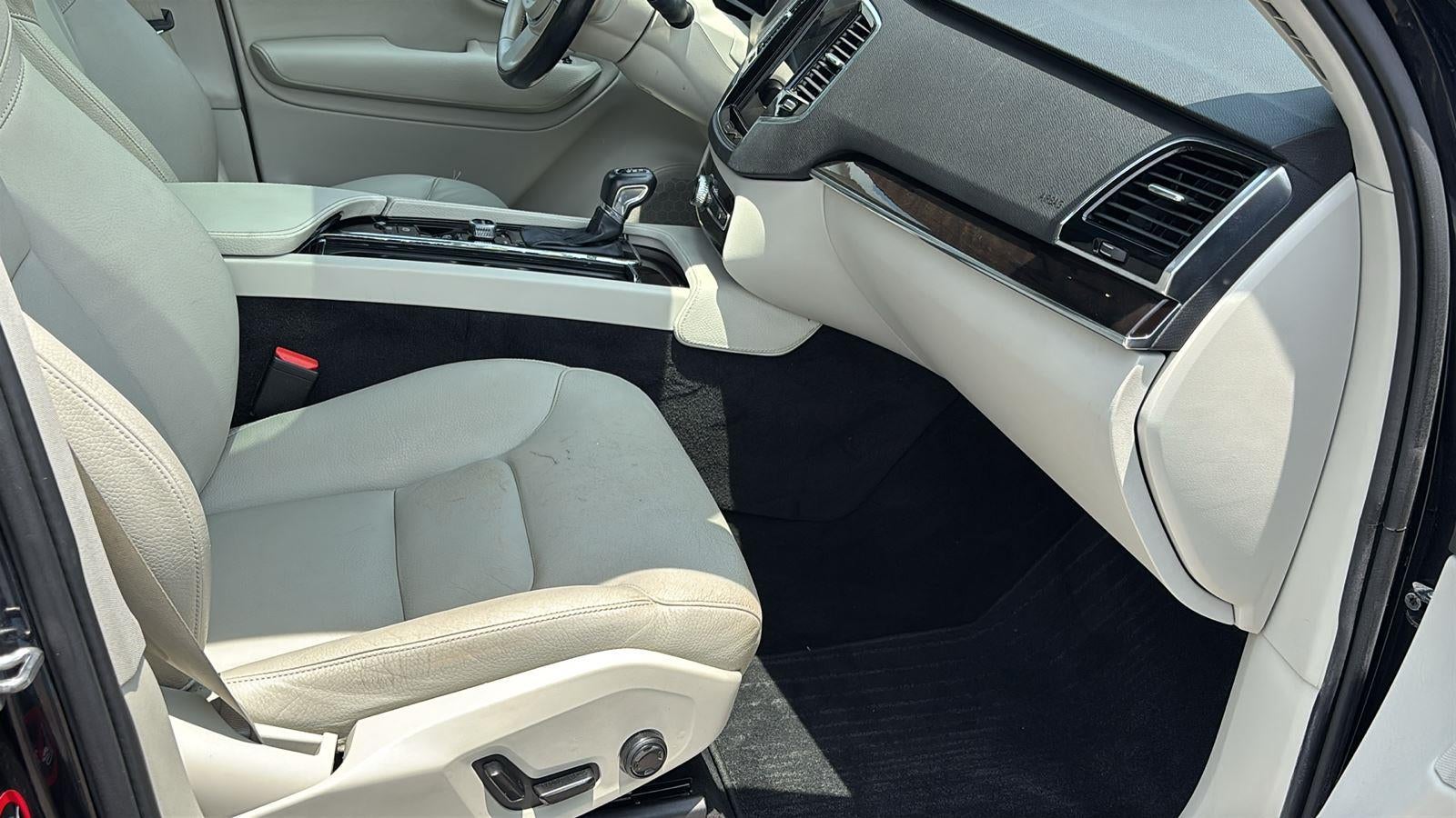 2017 Volvo XC90 T6 Momentum
