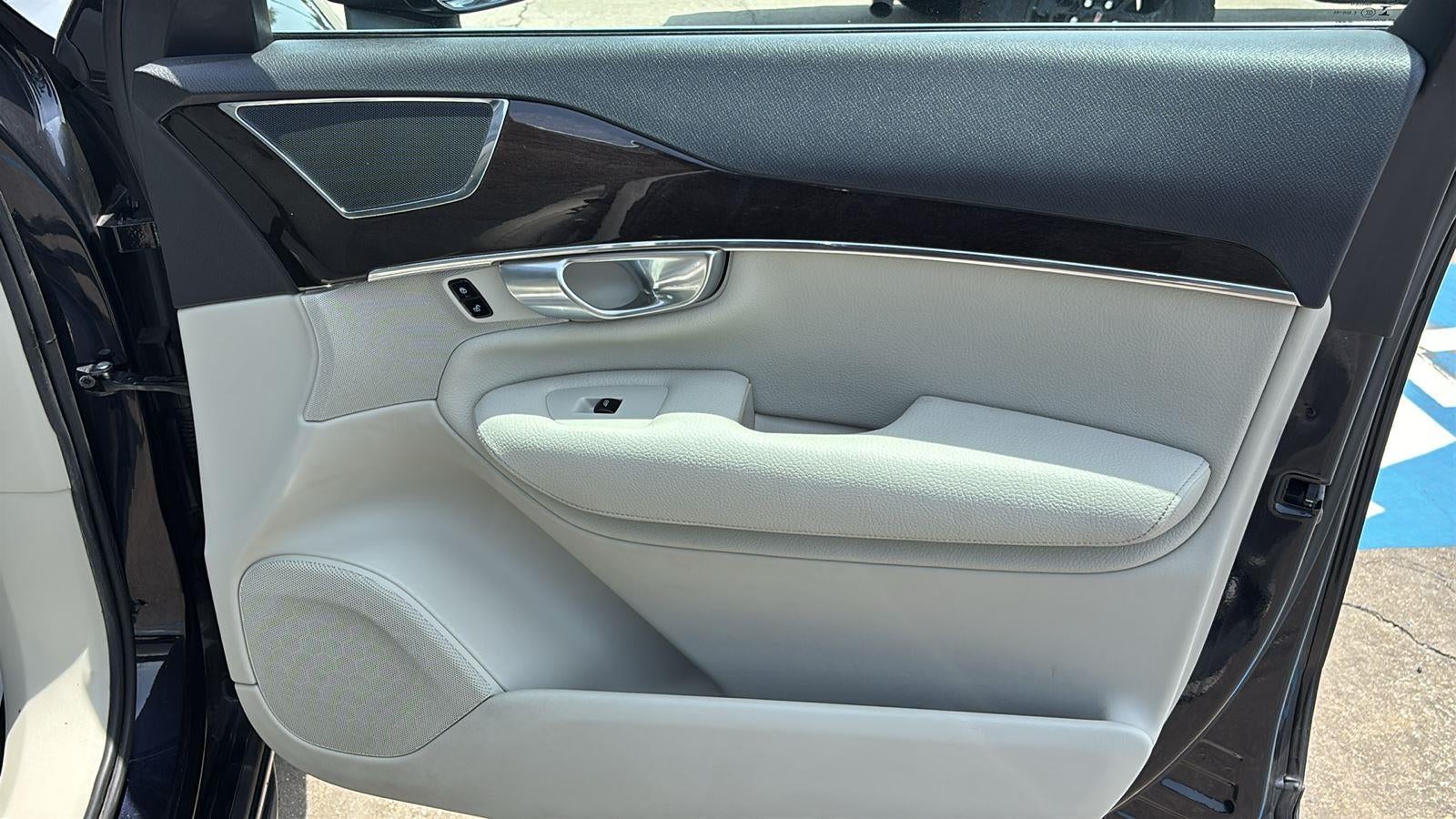 2017 Volvo XC90 T6 Momentum