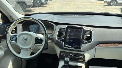 2017 Volvo XC90 T6 Momentum
