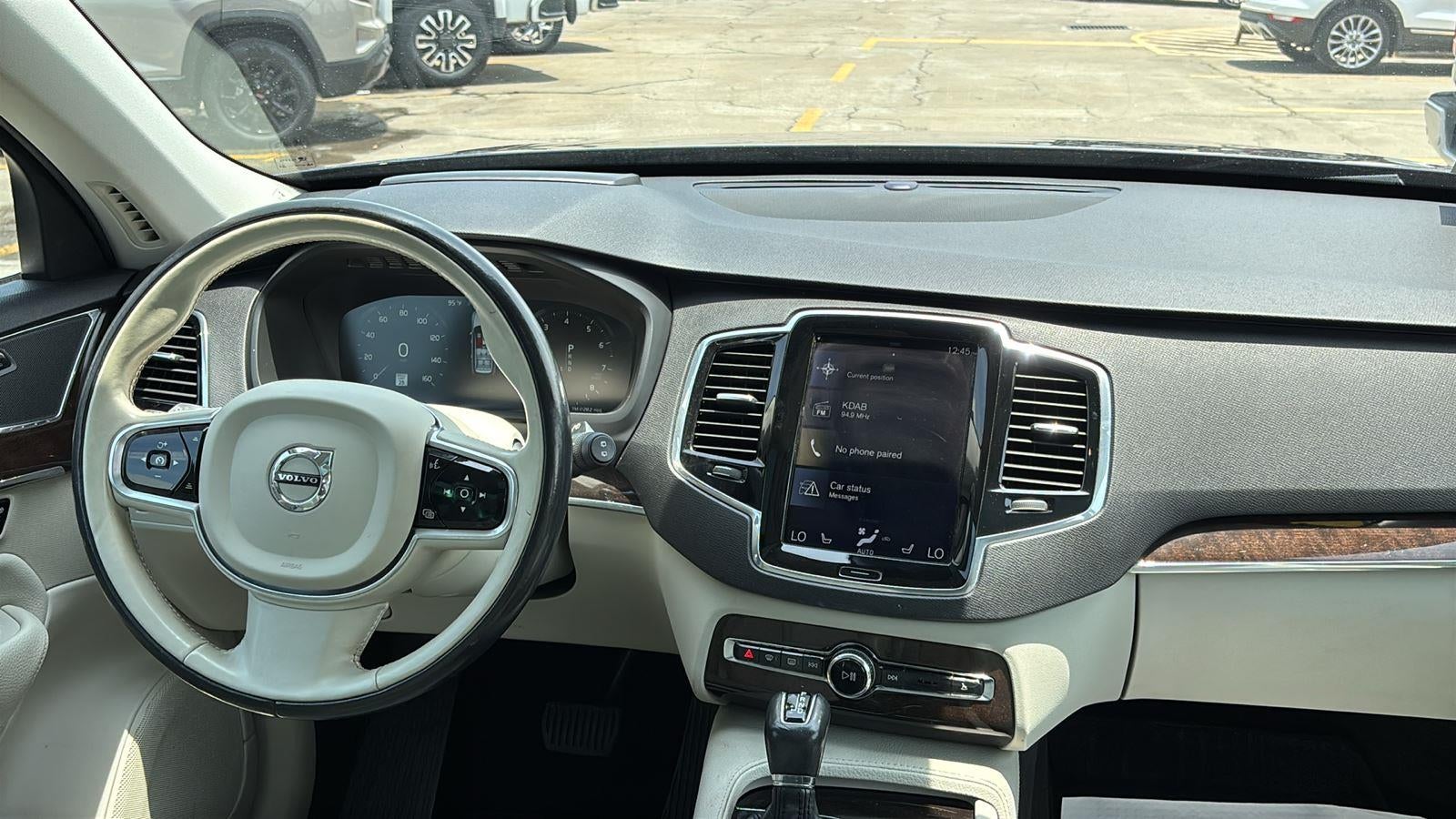 2017 Volvo XC90 T6 Momentum
