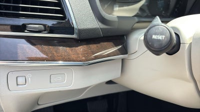 2017 Volvo XC90 T6 Momentum