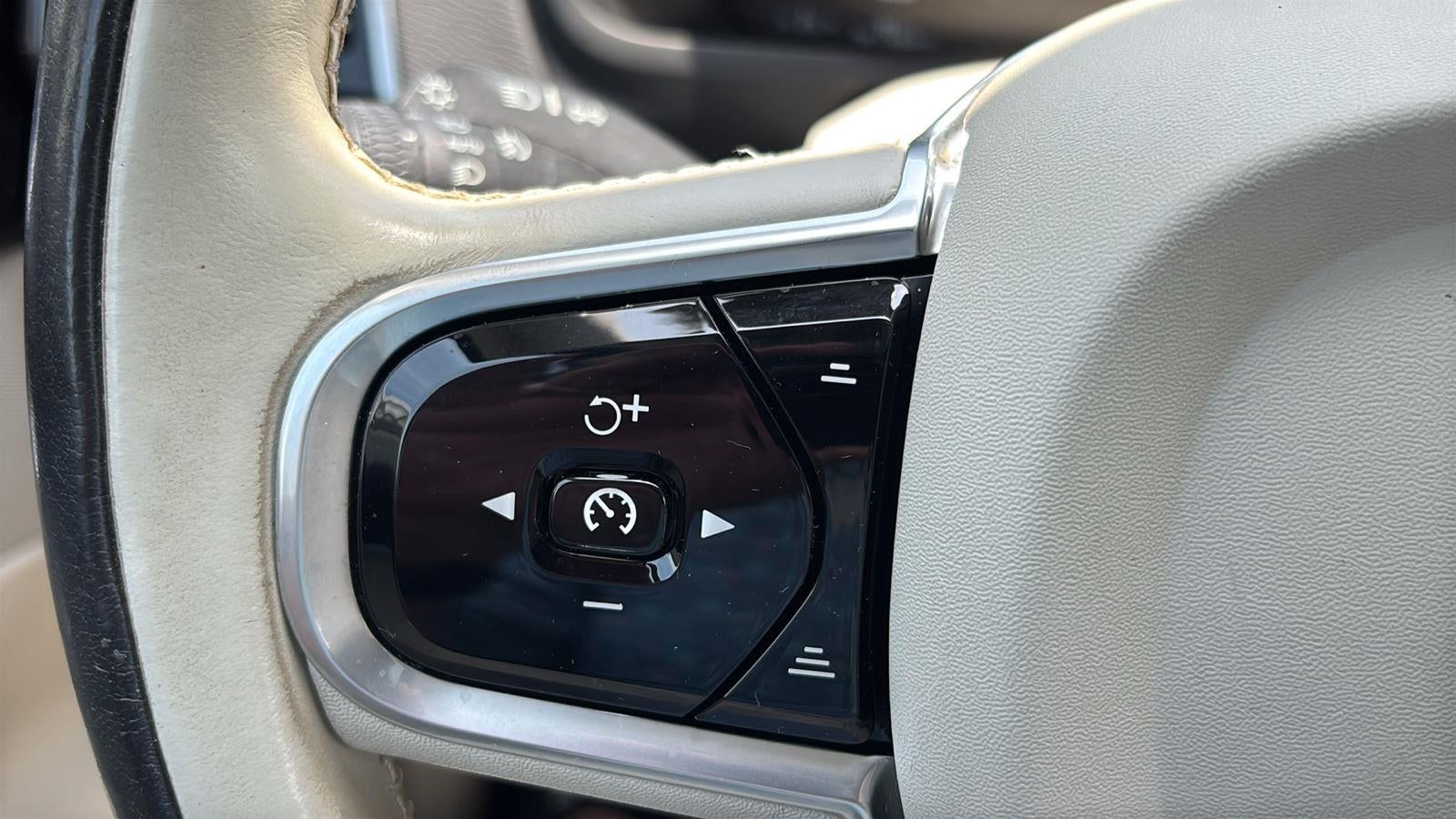 2017 Volvo XC90 T6 Momentum