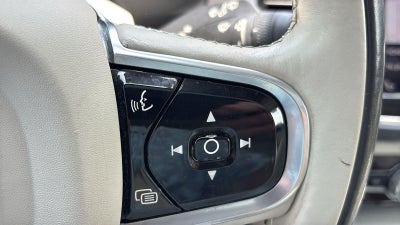 2017 Volvo XC90 T6 Momentum